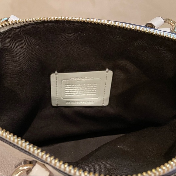 Authentic Coach White Leather Crossbody Bag with Handles - Picture 7 of 8